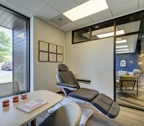 invisalign braces orthodontist hinsdale clarendon hills westmont downers grove